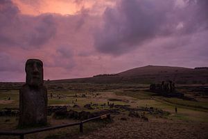 Zonsopkomst bij Ahu Tongariki, Paaseiland, Rapa Nui  van Bianca Fortuin