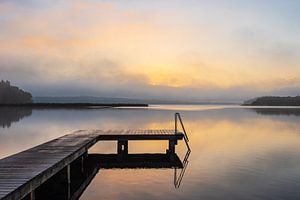 Badesteg in Seedorf am Schaalsee im Sonnenaufgang