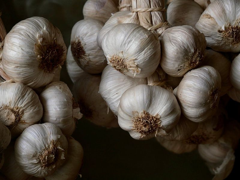 Hängende Knoblauchzwiebeln von Judith van Wijk