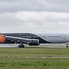 Titan Airways Boeing 767-300 passagiersvliegtuig. van Jaap van den Berg