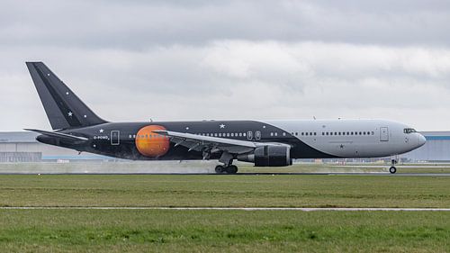 Titan Airways Boeing 767-300 passagiersvliegtuig.