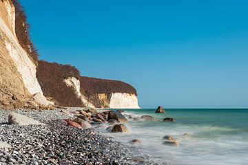 Les falaises de craie sur la côte de la mer Baltique sur l'île de Rügen sur Rico Ködder