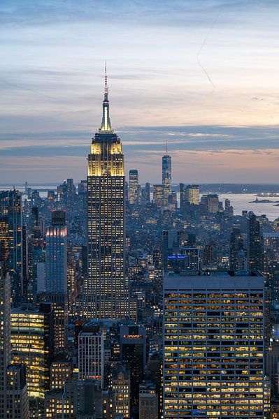 Empire State Building und Skyline von Manhattan von Tim Vlielander