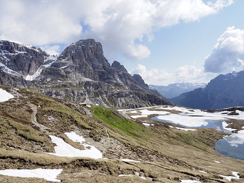 Spectaculaire bergfoto van de beroemde Drie Toppen in de Dolomieten - een tijdloos motief voor alle bergliefhebbers. Heldere structuren, indrukwekkende rotswanden en de onmiskenbare alpine achtergrond