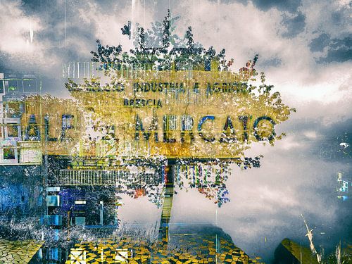 De gele boom in de storm