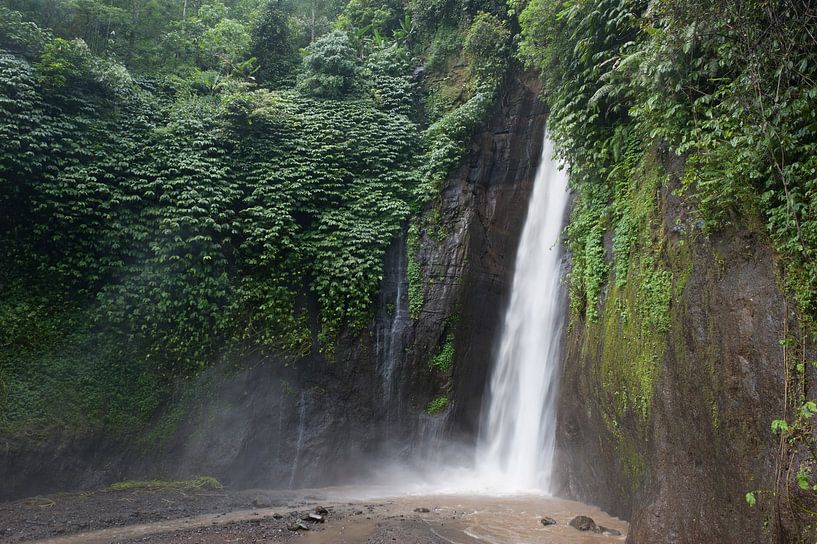 Munduk Indonesia. by Richard Wareham