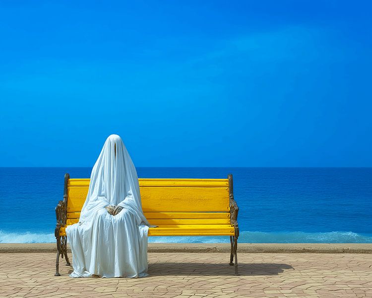 The Invisible Guest | minimalist beach art, by Karina Brouwer