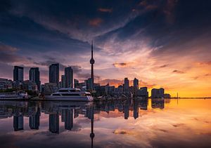 Toronto Skyline bij zonsopkomst van Remco Piet