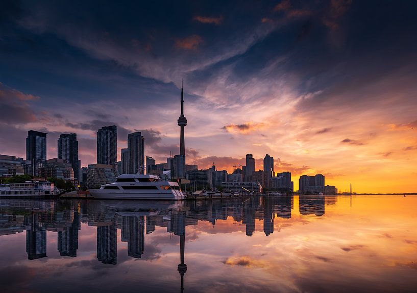 Toronto Skyline at sunrise by Remco Piet