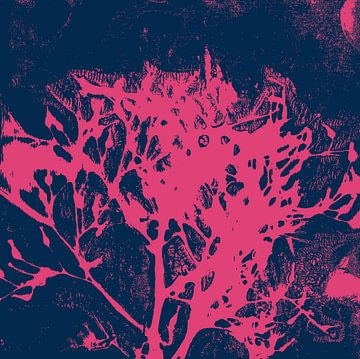 Abstracte botanische kunst. Organische vormen in magenta roze en donkerblauw