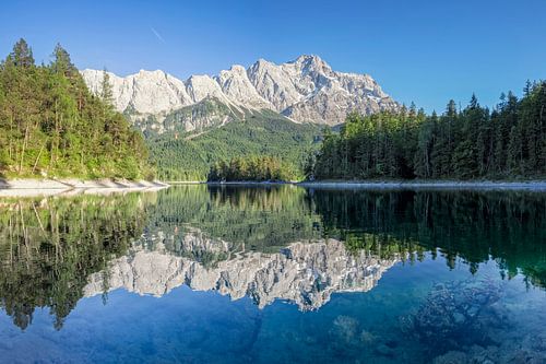 Eibsee in Garmisch met Zugspitze