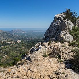 Vue sur le paysage montagneux de la Méditerranée sur Montepuro