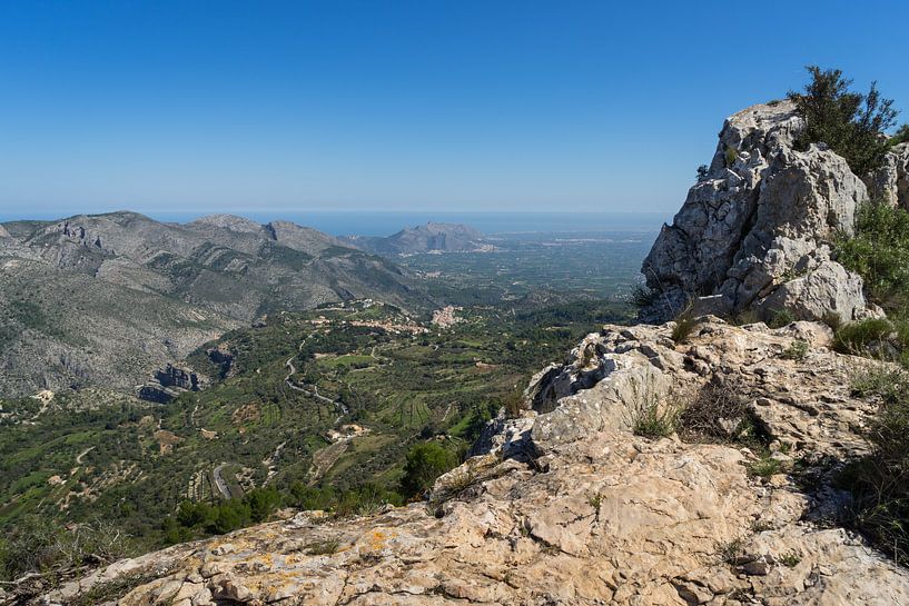 Vue sur le paysage montagneux de la Méditerranée sur Montepuro