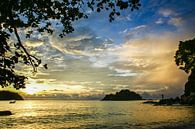 Zonsondergang op Pulau Pangkor, Maleisië van Sven Wildschut thumbnail