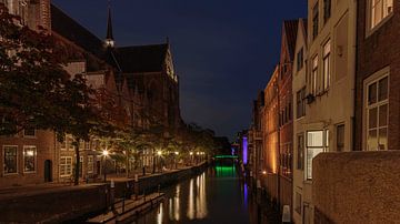 Sfeervol verlichte gracht in Dordrecht van Roel Jonker