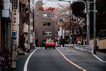 Rode taxi op straat in Japan van Expeditie Aardbol