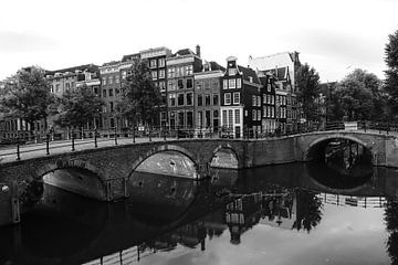 Amsterdam in zwartwit van Nancy Overgaauw