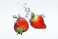 Zwemmende aardbeien