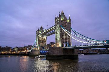 De Tower Bridge in Londen, Verenigd Koninkrijk van Groot-Brittannië, Europa | Tower Bridge bij schem van Peter Schickert