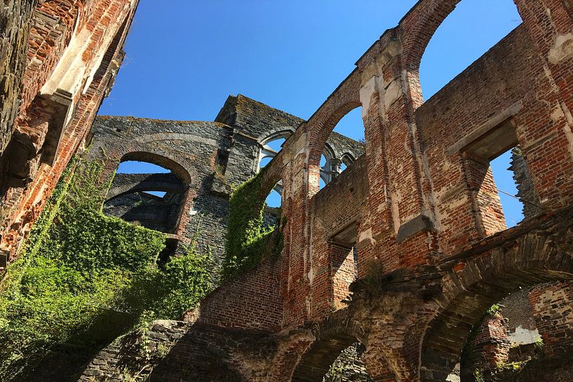 Ruine von Chloë Luyckx