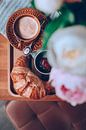 Koffie met croissant als ontbijt van DeedyLicious thumbnail
