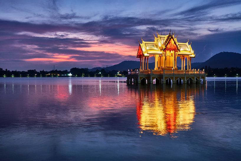 Khao Tao temple at dusk: a magical sight by Frank Photos
