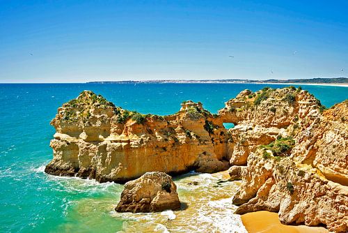 Natuurlijke rotsen bij Alvor in de Algarve