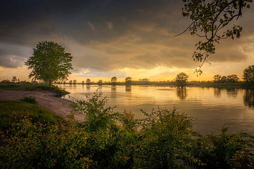 Coucher de soleil sur la rivière Meuse