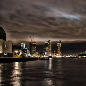 Dark Night Sky in Rotterdam van Erik Bravenboer
