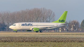 Taxiënde AirBaltic Boeing 737-300. van Jaap van den Berg