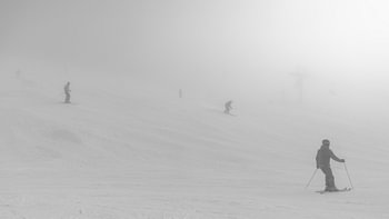 Winter sports in the fog