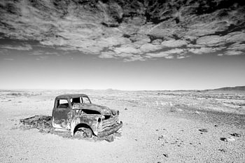 Voiture déserte du désert