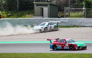 Sturz im Rennen während des Porsche Supercup 2018 von Robin Smeets