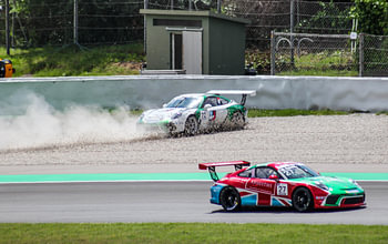 Crash in race tijdens Porsche Supercup 2018