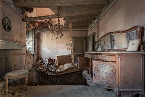 Antikes Wohnzimmer zusammengebrochen