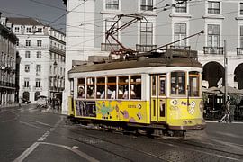 Lissabon: Tram 25 "Carreira" van Berthold Werner