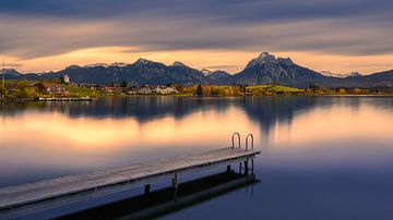 Lever de soleil au lac Hopfensee, Bavière, Allemagne