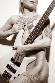 female nude with guitar by Jörg B. Schubert