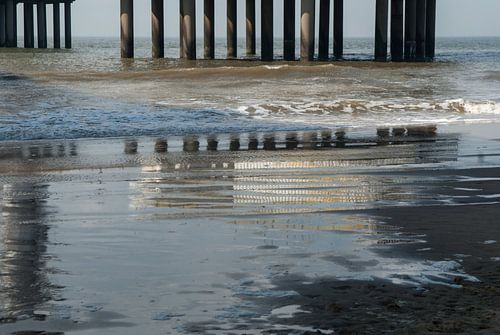 Onder de Pier van Scheveningen