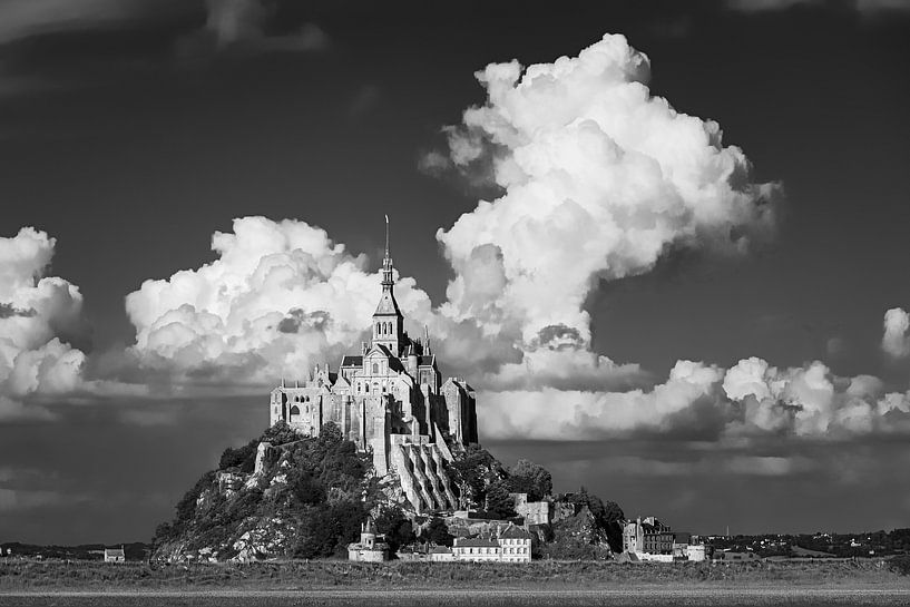 Le Mont Saint Michel en noir et blanc par Henk Meijer Photography