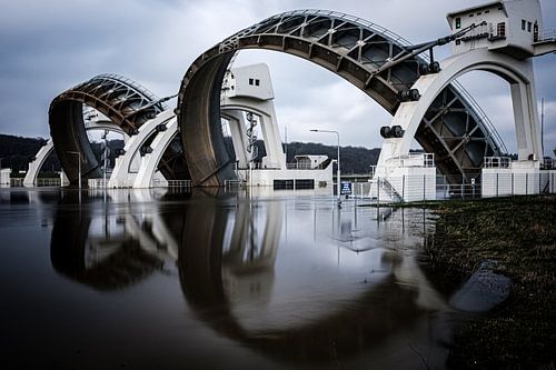 Stuw Driel met hoog water