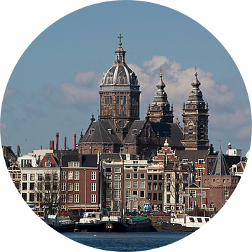 Stadszicht van Amsterdam met de Sint-Nicolaasbasiliek Amsterdam van Birgitte Bergman