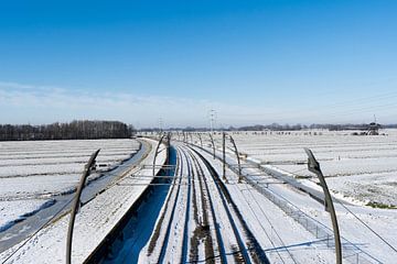 Winter in Hardinxveld-Giessendam mit schönem Himmel und Schnee über der von Norbert Versteeg