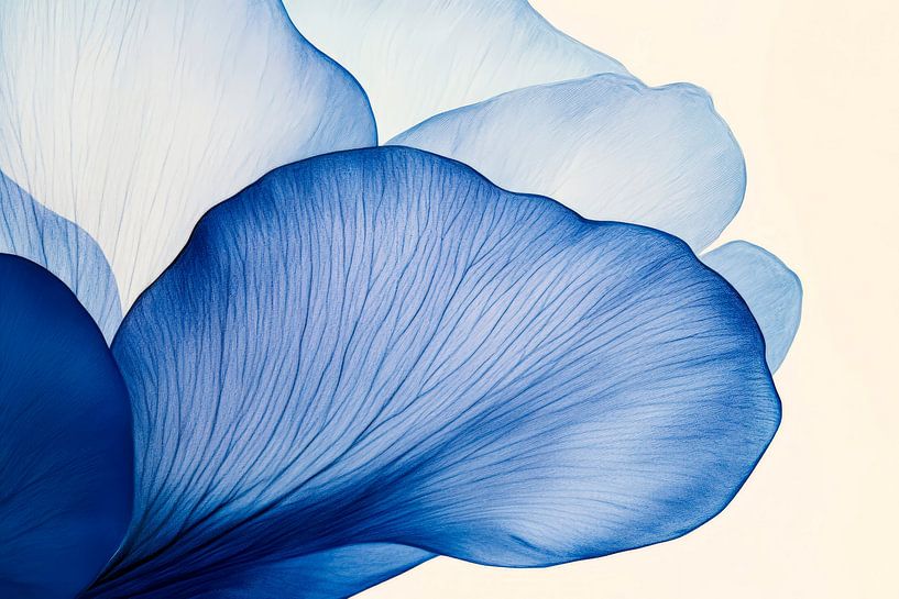 Blaues Blütenblatt – Zarte Eleganz von Poster Art Shop