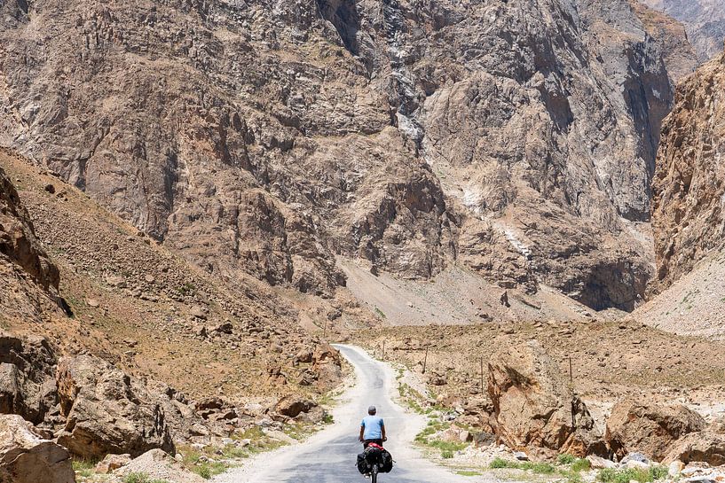 Solo cyclist on the Pamir Highway by Jeroen Kleiberg