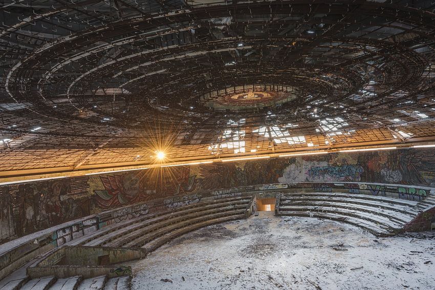 Buzludzha, de uffo van <span class="secondary-font">Perry Wiertz</span>