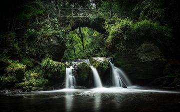 Schiessentumpel waterfall in Luxembourg by Niels Eric Fotografie