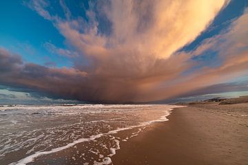 Rosa Wolken über dem Meer von Yanuschka Fotografie | Noordwijk