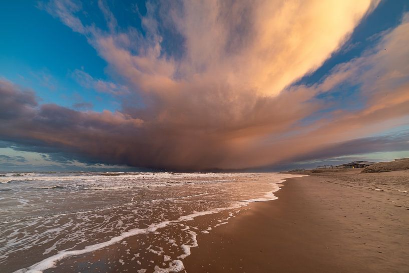 Pink clouds over the sea by Yanuschka | Fotografie Noordwijk