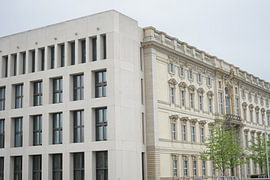 Contraste architectural sur Fee van Lavieren
